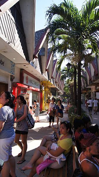 d*mall 大道!!  (這幾天走超多次的....每天都能走上個四五次)