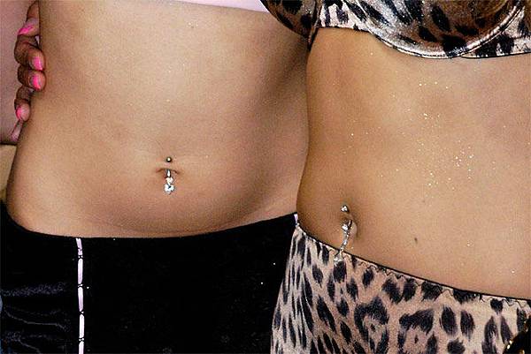 Navel_piercing.jpg