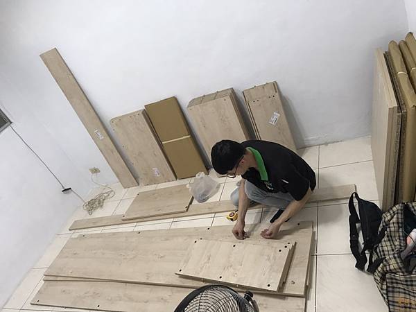 台中系統櫃推薦設計-房間小沒位走東西無處藏無限收納功能 台中系統櫃推薦設計-房間小沒位走東西無處藏無限收納功能