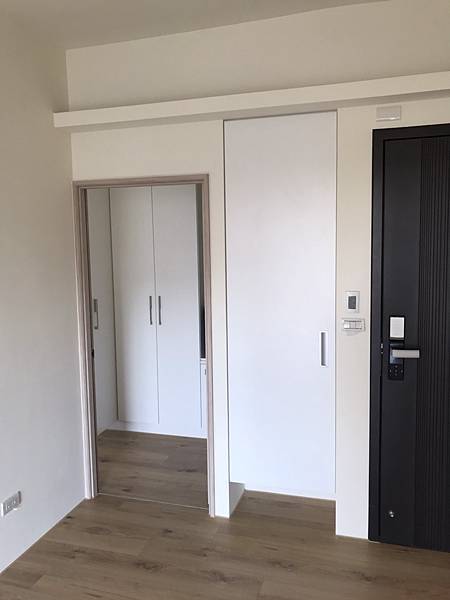 台中系統櫃設計推薦-衣櫃收納技巧大公開!從設計下手解決萬年收 台中系統櫃設計推薦-衣櫃收納技巧大公開!從設計下手解決萬年收