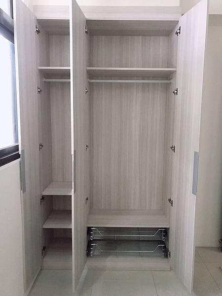 台中系統櫃設計推薦-衣櫃收納技巧大公開!從設計下手解決萬年收 台中系統櫃設計推薦-衣櫃收納技巧大公開!從設計下手解決萬年收