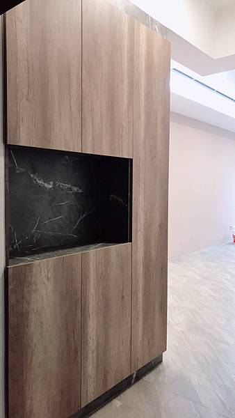 台中系統櫃設計推薦 - 掌握玄關鞋櫃/屏風櫃深度，這樣規劃最