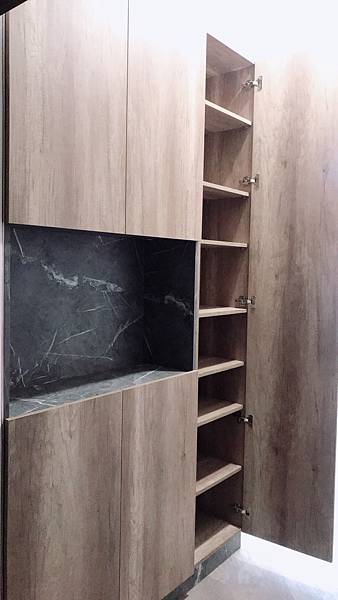 台中系統櫃設計推薦 - 掌握玄關鞋櫃/屏風櫃深度，這樣規劃最