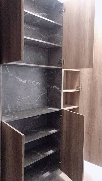 台中系統櫃設計推薦 - 掌握玄關鞋櫃/屏風櫃深度，這樣規劃最