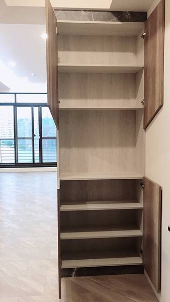 台中系統櫃設計推薦 - 掌握玄關鞋櫃/屏風櫃深度，這樣規劃最