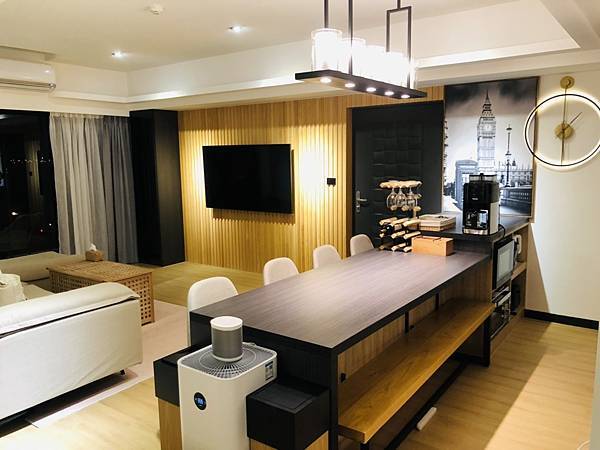 台中系統櫃設計推薦 - 簡約現代風格 神秘的高級黑+木紋搭配