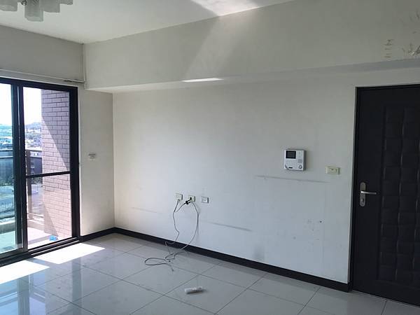 台中系統櫃設計推薦 - 簡約現代風格 神秘的高級黑+木紋搭配