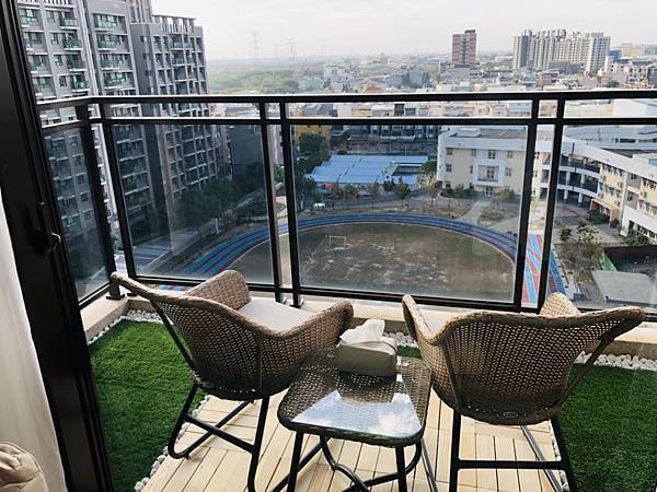 台中系統櫃設計推薦 - 簡約現代風格 神秘的高級黑+木紋搭配