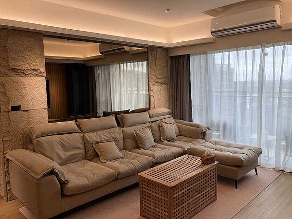 台中系統櫃設計推薦 - 簡約現代風格 神秘的高級黑+木紋搭配