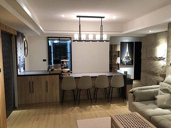 台中系統櫃設計推薦 - 簡約現代風格 神秘的高級黑+木紋搭配