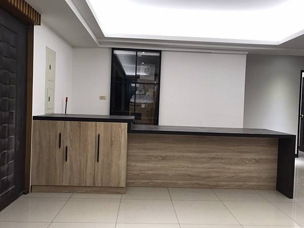 台中系統櫃設計推薦 - 簡約現代風格 神秘的高級黑+木紋搭配