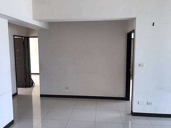 台中系統櫃設計推薦 - 簡約現代風格 神秘的高級黑+木紋搭配