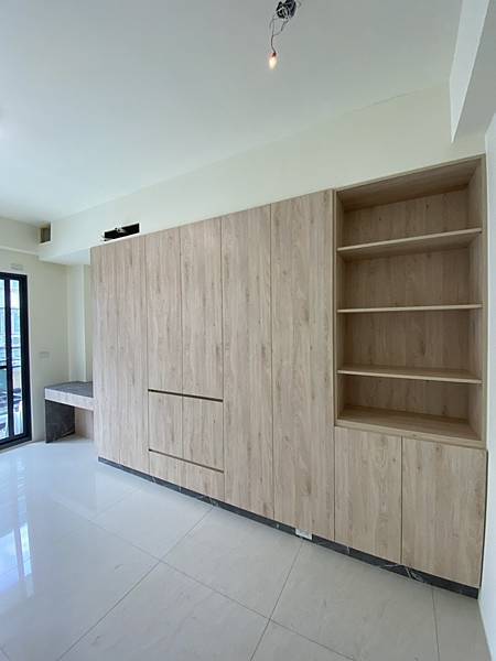 台中系統櫃設計推薦 - 掌握衣櫃規劃攻略，兩步宅空間大大激升