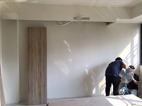 台中系統櫃設計推薦 - 掌握衣櫃規劃攻略，兩步宅空間大大激升