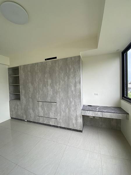 台中系統櫃設計推薦 - 掌握衣櫃規劃攻略，兩步宅空間大大激升