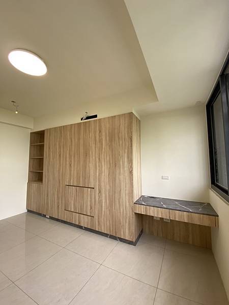 台中系統櫃設計推薦 - 掌握衣櫃規劃攻略，兩步宅空間大大激升