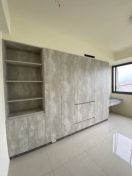 台中系統櫃設計推薦 - 掌握衣櫃規劃攻略，兩步宅空間大大激升