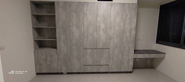 台中系統櫃設計推薦 - 掌握衣櫃規劃攻略，兩步宅空間大大激升