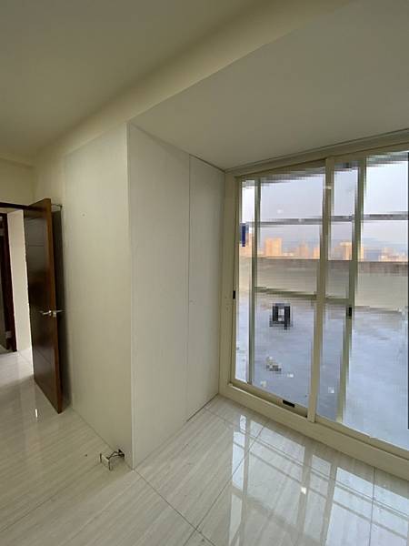 台中系統櫃設計推薦 -- 依格局客製化系統櫃更衣室 優化您家