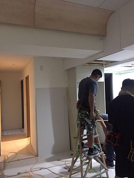 全屋系統櫃裝修,簡單方便我們也有木作水電燈具等一條龍服務,加 全屋系統櫃裝修,簡單方便我們也有木作水電燈具等一條龍服務,加