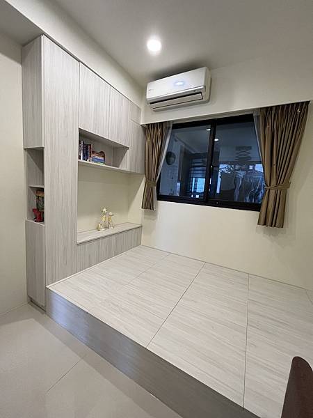 台中系統櫃,煩惱床尾的收納空間如何利用 台中系統櫃,煩惱床尾的收納空間如何利用