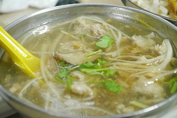 【食記】【台北在地美食】金峰魯肉飯 / 台北五大必吃魯肉飯之