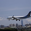 華信航空 ERJ 190-100 IGW