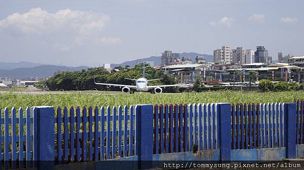 華信航空 ERJ 190-100 IGW (要拍正面有難度)