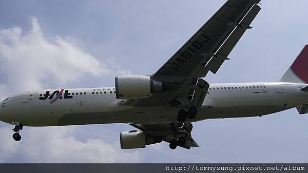 日本航空 B767-300 (很後悔沒把焦距轉到18mm)