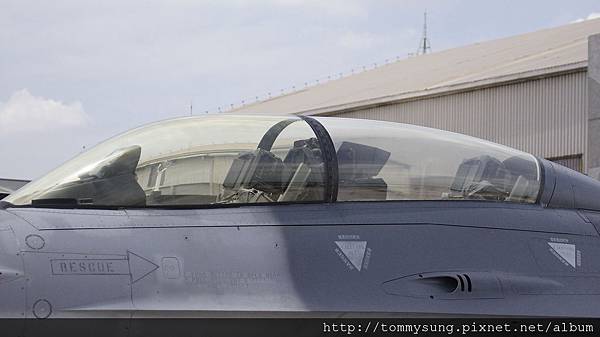 F-16B 座艙+機槍