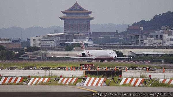 遠東航空 MD-82