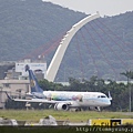 華信航空 ERJ 190-100 IGW 日月潭彩繪機 (機身編號B16829)