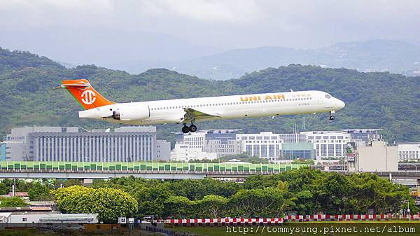 立榮航空 MD-90