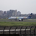 華信航空 ERJ 190-100 IGW 日月潭彩繪機 (機身編號B16829)