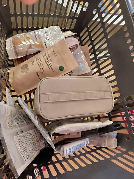 2023春 一個人的東京女子行 Day4-2 (銀座)UNI 2023春 一個人的東京女子行 Day4-2 (銀座)UNI