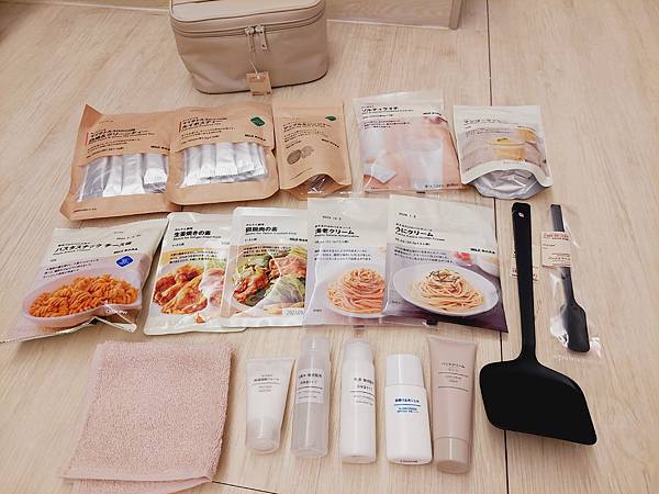 2023春 一個人的東京女子行 Day4-2 (銀座)UNI 2023春 一個人的東京女子行 Day4-2 (銀座)UNI