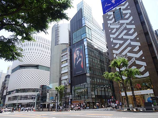 2023春 一個人的東京女子行 Day4-2 (銀座)UNI 2023春 一個人的東京女子行 Day4-2 (銀座)UNI