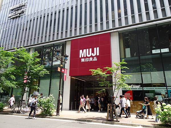 2023春 一個人的東京女子行 Day4-2 (銀座)UNI 2023春 一個人的東京女子行 Day4-2 (銀座)UNI