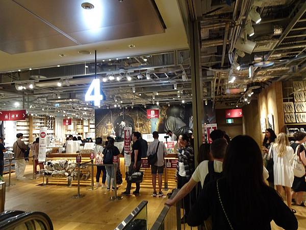 2023春 一個人的東京女子行 Day4-2 (銀座)UNI 2023春 一個人的東京女子行 Day4-2 (銀座)UNI