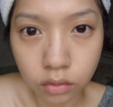 雅詩蘭黛  紅石榴能量礦采粉底液 