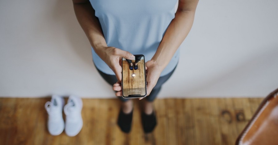 運動品牌Nike運用擴增實境(AR)技術,讓消費者可以用手機的相機對準腳掌,藉此找到最適合的鞋款。要追求好的表現,就必須穿著合身的裝備和合腳的鞋子。為了協助您在選購鞋款和裝備時找出合適尺寸,我們特別提供了輔助工具,希望您在穿上尺寸合適的鞋款和裝備後能夠達成最佳表現。 不知道自己該穿什麼尺寸嗎?我們的尺寸表可在您選購任何 Nike 鞋款、服飾和裝備時,幫助您找到最適合自己的尺寸 運動品牌Nike運用擴增實境(AR)技術,讓消費者可以用手機的相機對準腳掌,藉此找到最適合的鞋款。要追求好的表現,就必須穿著合身的裝備和合腳的鞋子。為了協助您在選購鞋款和裝備時找出合適尺寸,我們特別提供了輔助工具,希望您在穿上尺寸合適的鞋款和裝備後能夠達成最佳表現。 不知道自己該穿什麼尺寸嗎?我們的尺寸表可在您選購任何 Nike 鞋款、服飾和裝備時,幫助您找到最適合自己的尺寸