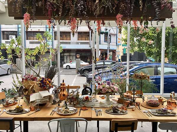 彰化員林 關於餐桌about Tables 有一張超美餐桌的義式餐廳 希拉餐廳相關企業 餐點價格親民 家庭聚餐 朋友聚會 義式 義大利麵 披薩