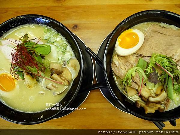 台中西區 らーめん七面鳥 雞濃湯的湯頭真的超濃 有時候會有限定口味 最近還有彰化聯名系列 肉圓和爌肉 薏仁一個人 台中西區 らーめん七面鳥 雞濃湯的湯頭真的超濃 有時候會有限定口味 最近還有彰化聯名系列 肉圓和爌肉 薏仁一個人
