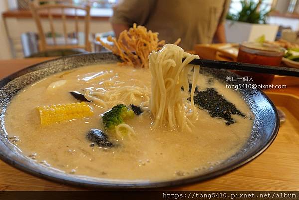 【彰化鹿港】輕輕的Softy蔬食簡餐咖啡。我一天來兩次! 龍