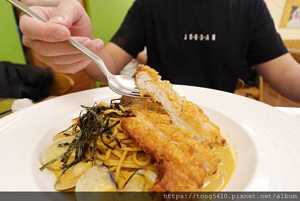 【鹿港食記】咖啡樹咖啡館。鹿港元老級的簡餐義大利麵店，平日中