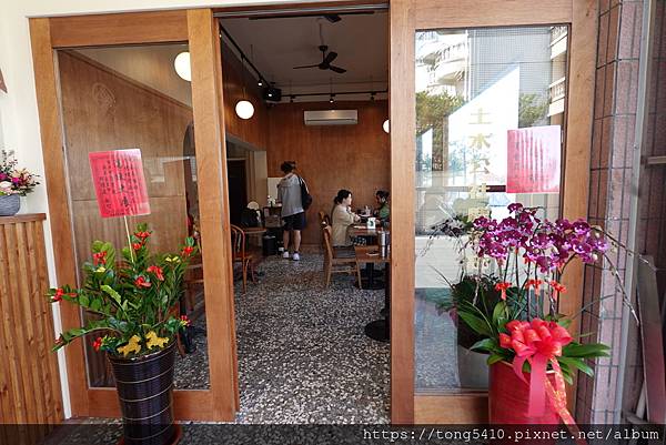 【鹿港早餐】土木公社鹿港店。炭烤三明治 . 脆皮蛋餅。可以升