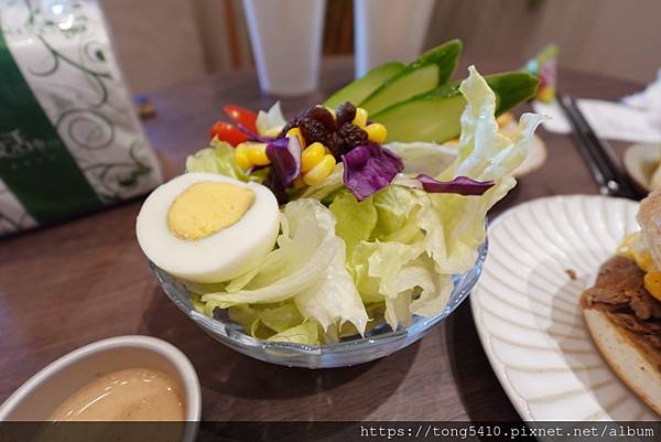 【鹿港早餐】土木公社鹿港店。炭烤三明治 . 脆皮蛋餅。可以升