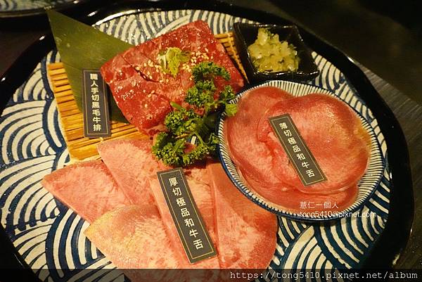 【台中燒肉】NikuNiku肉肉燒肉 五權西路店。門口有三個