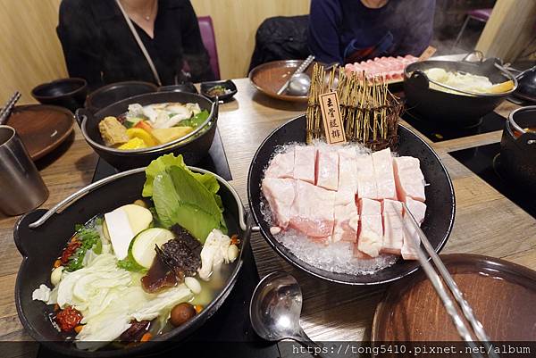 【鹿港火鍋】九品鍋物。蔬菜麵類白飯吃到飽(浪費食物需酌收10