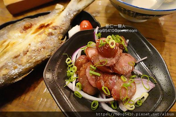 【新北瑞芳】食不厭。隱藏在山城裡的美味一夜干跟貓飯，還有其他